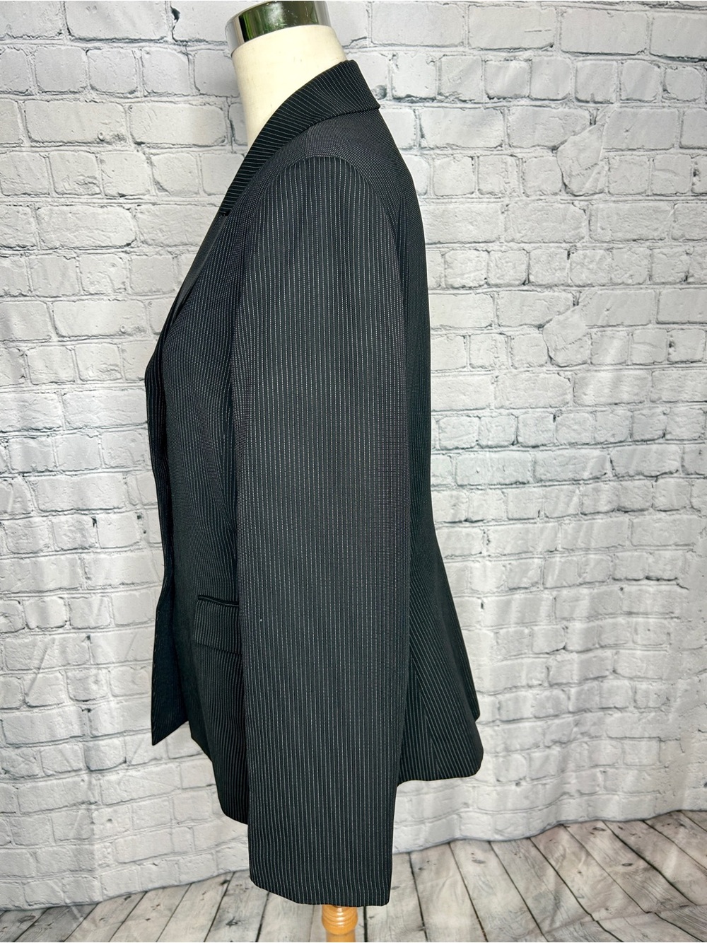 Tahari Women's Dark Gray Pinstripe Blazer - Picture 6 of 8